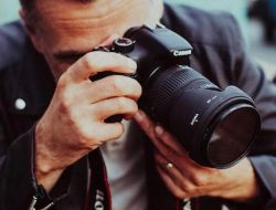 Comparing Online Stores for Buying New vs Refurbished Cameras