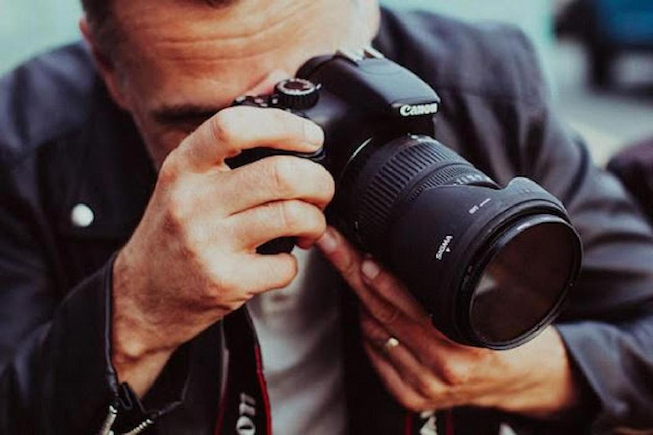 Comparing Online Stores for Buying New vs Refurbished Cameras