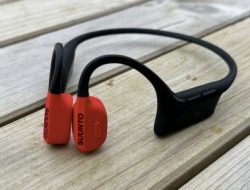 Suunto Wing Reviewing the Best Bone Conduction Headphones for Hiking