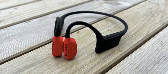 Suunto Wing Reviewing the Best Bone Conduction Headphones for Hiking