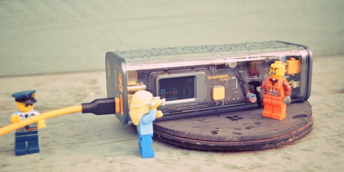 Shargeek Storm2 Testing the Futuristic Clear Travel Power Bank Tech