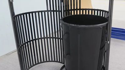Commercial outdoor garbage can for a cleaner world