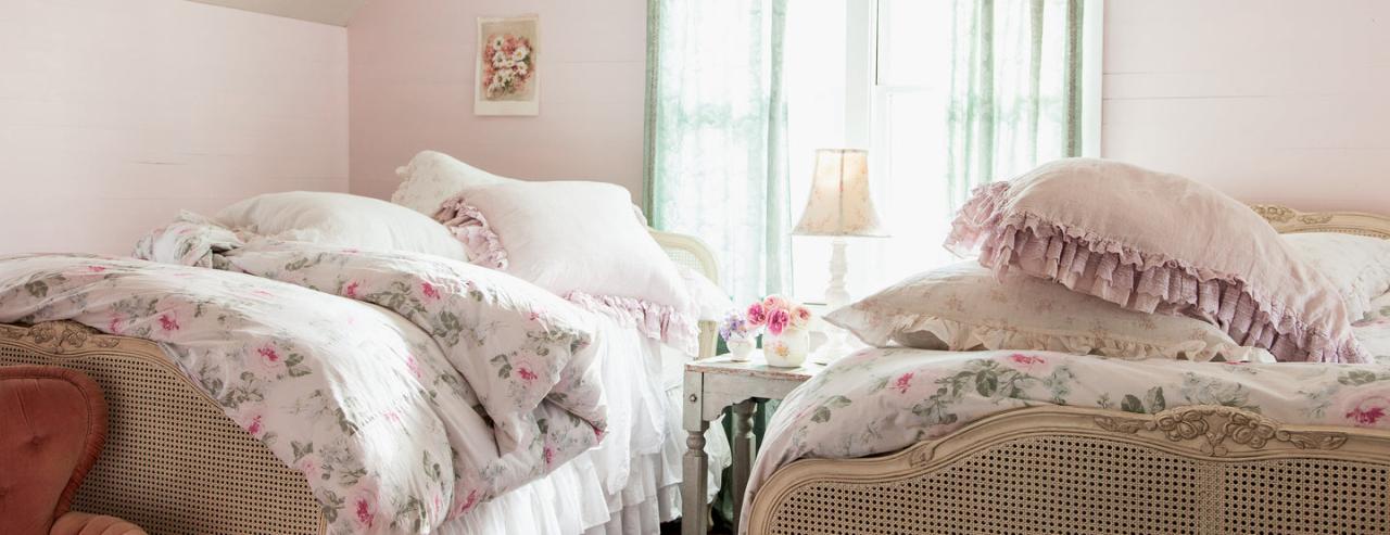 Slipcovered Sofa – Shabby Chic – Rachel Ashwell Unveiled